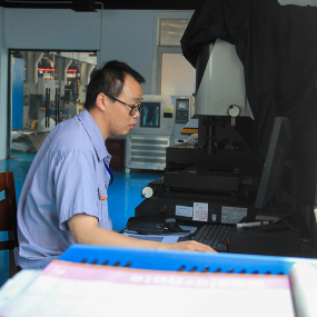 投影仪检测同事