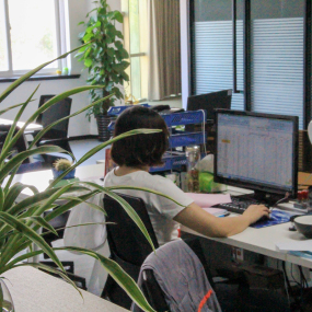 办公室文员同事